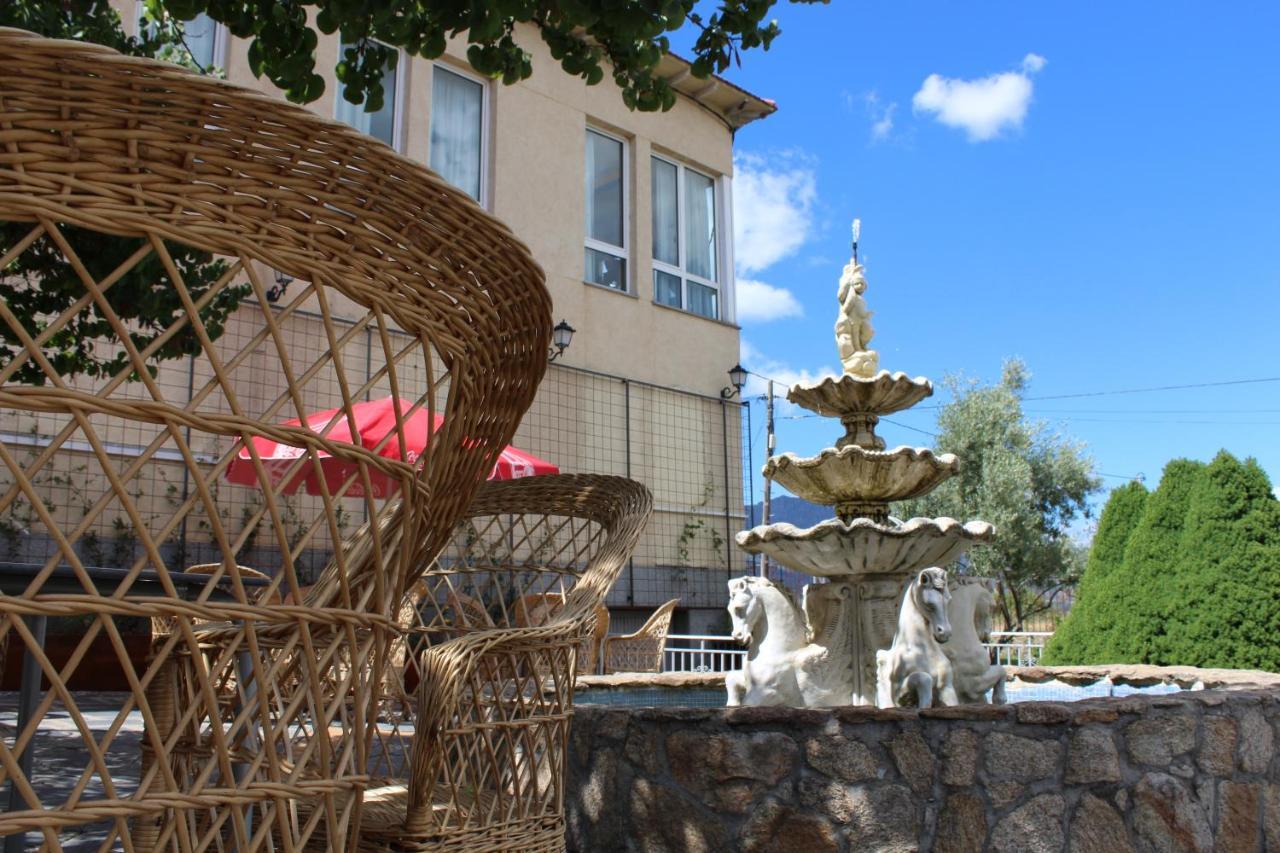 Hotel Sierra Oriente Guadarrama Exterior photo